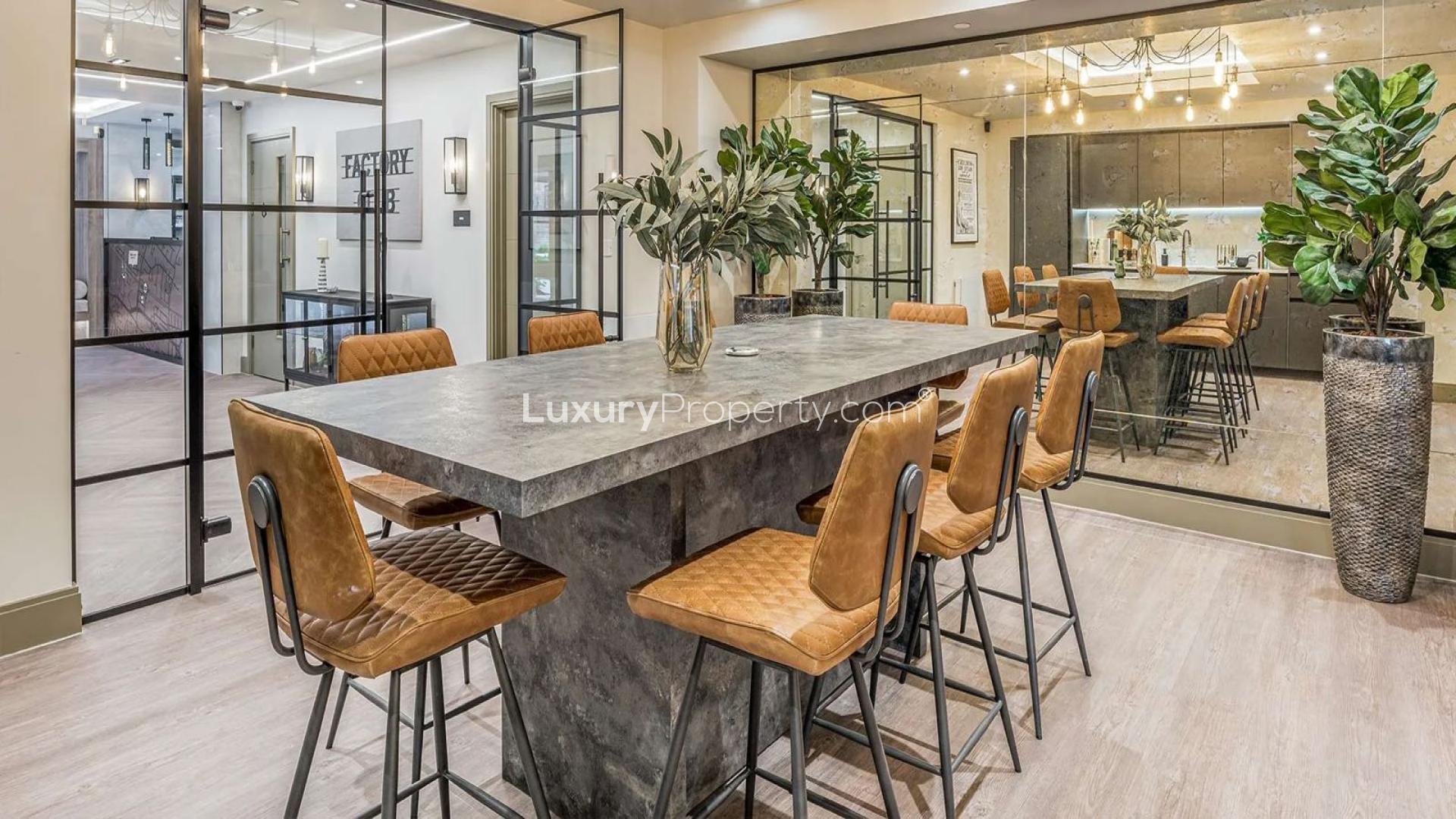 Stylish living room in modern Slough apartment, Urban House Collection, Horlicks Quarter