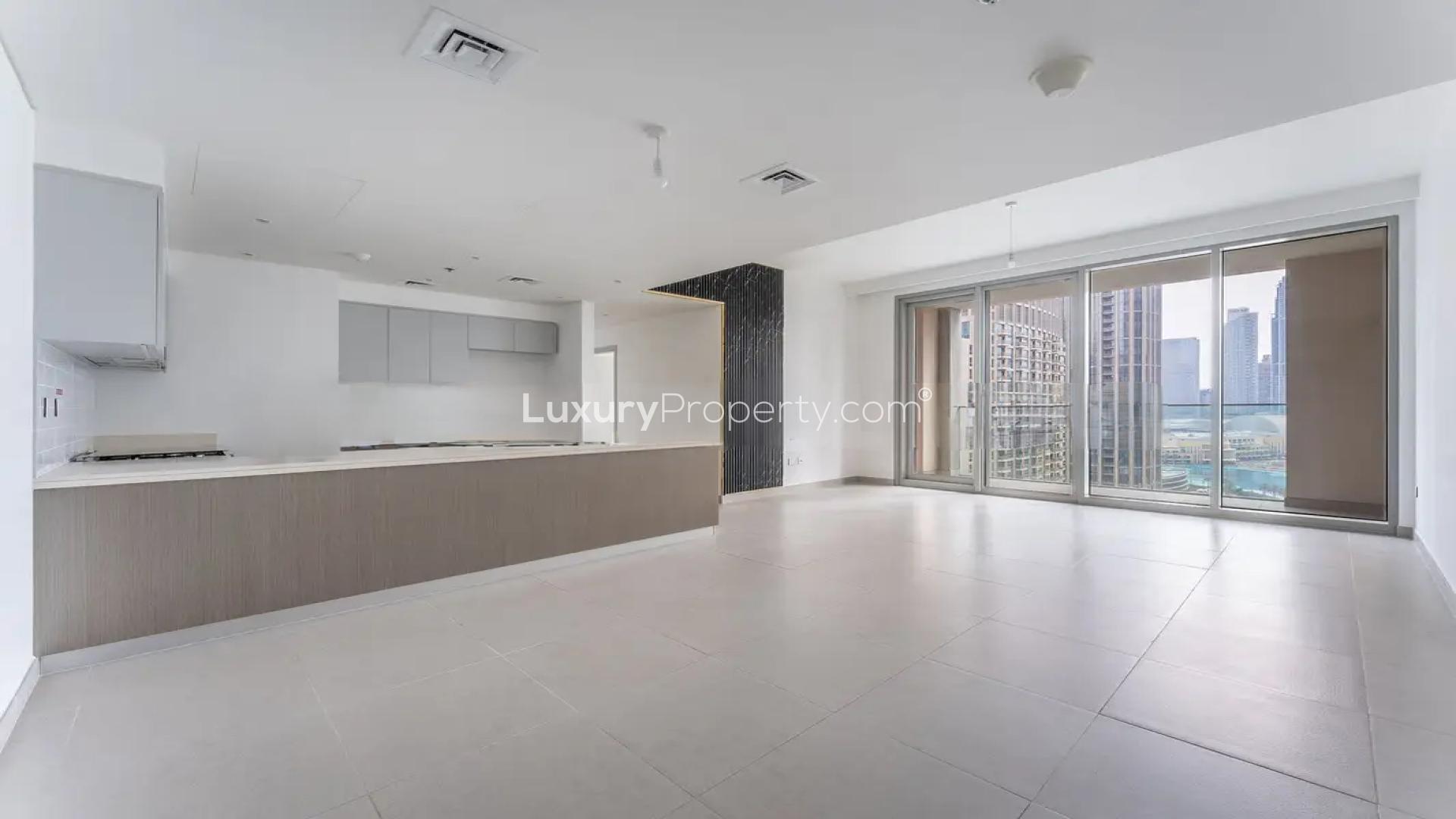 Modern open-plan kitchen and living area in Forte 1 apartment, Downtown Dubai