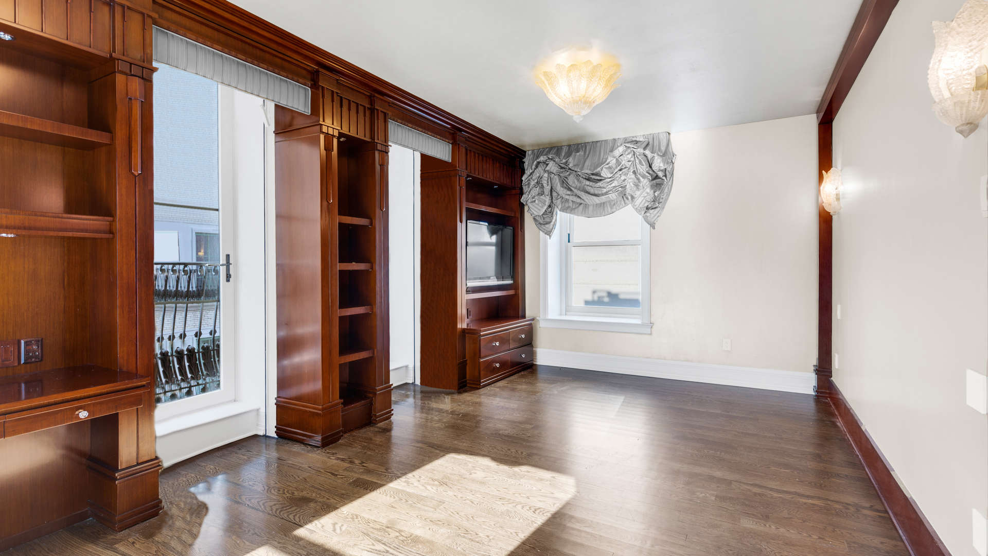 Luxurious empty living room in 3-bed Manhattan apartment, hardwood floors, elegant molding