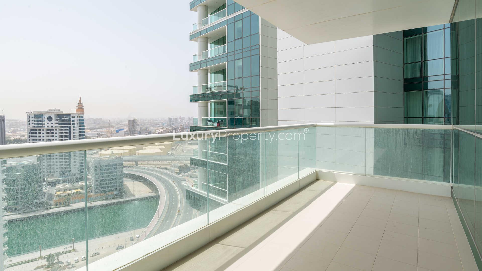 Modern kitchen in three-bedroom apartment at Al Bateen Residence, Jumeirah Beach Residence, for sale