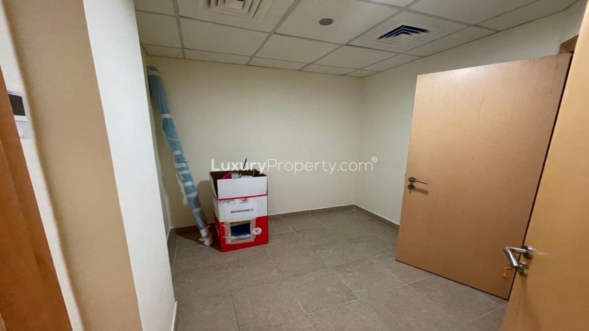 Empty living room with chandelier in Shoreline Apartments, Palm Jumeirah, Dubai