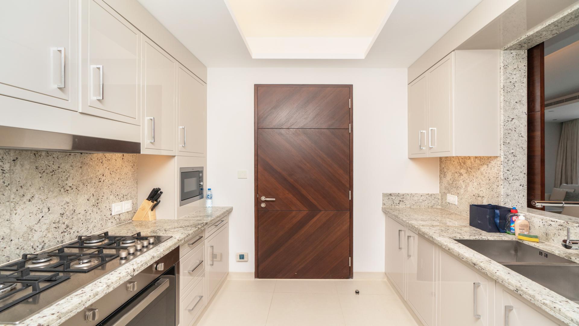 Modern kitchen in high-floor 3-bedroom apartment, Address Sky View, Downtown Dubai, for sale