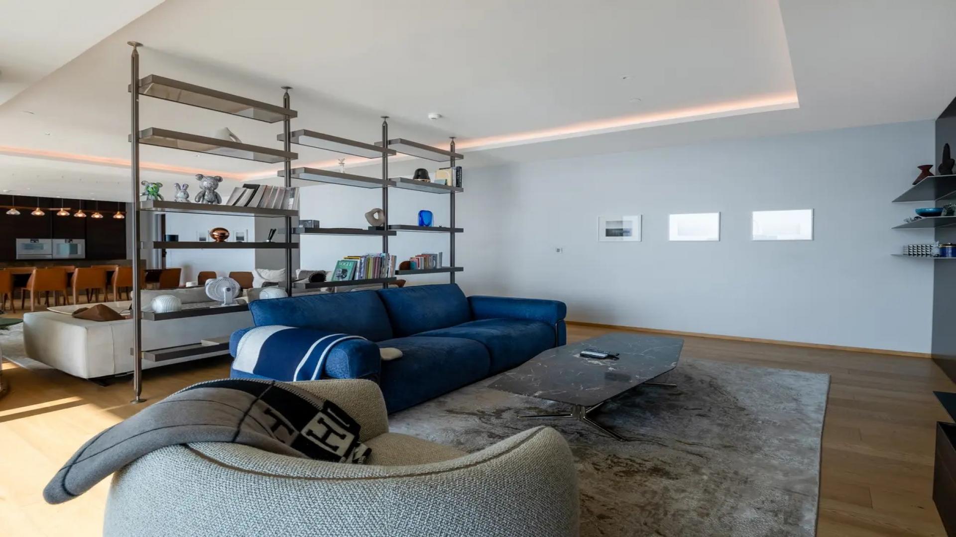 Luxurious living room with sea view in Palm Jumeirah apartment for sale