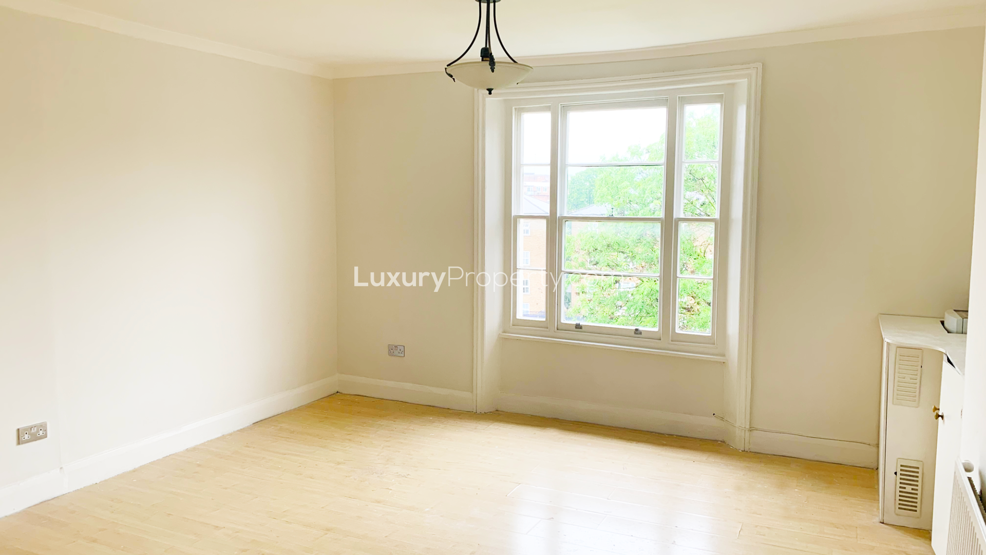 Beautiful 3-bedroom apartment at Hilltop Court, Alexandra Road, London, for sale