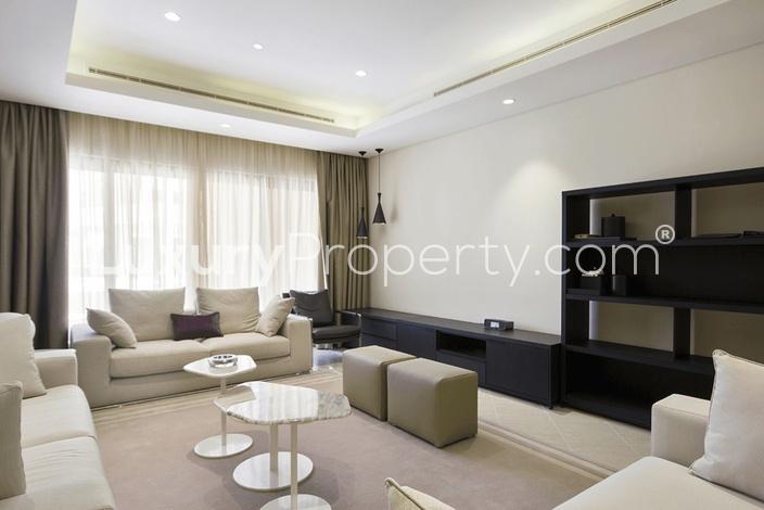 Modern kitchen in 3-bed apartment, Balqis Residence, Palm Jumeirah. Granite countertops, sleek cabinetry