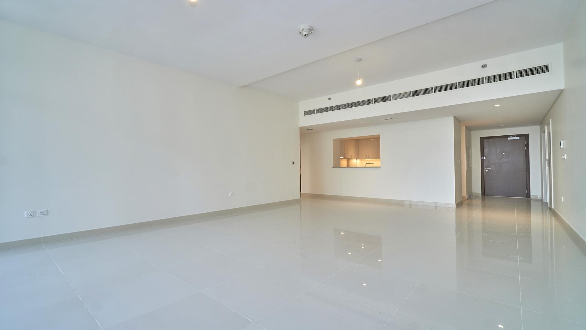 High-floor Downtown Dubai apartment with large windows and city views in BLVD Crescent