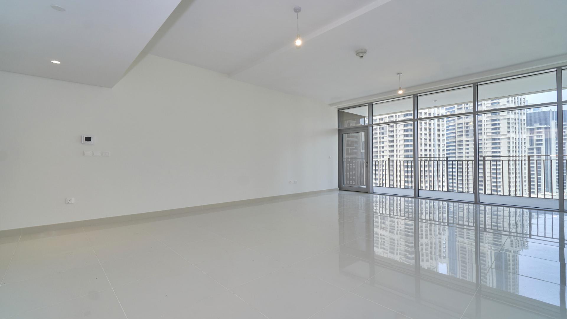 Spacious high-floor apartment with city views in Downtown Dubai, BLVD Crescent