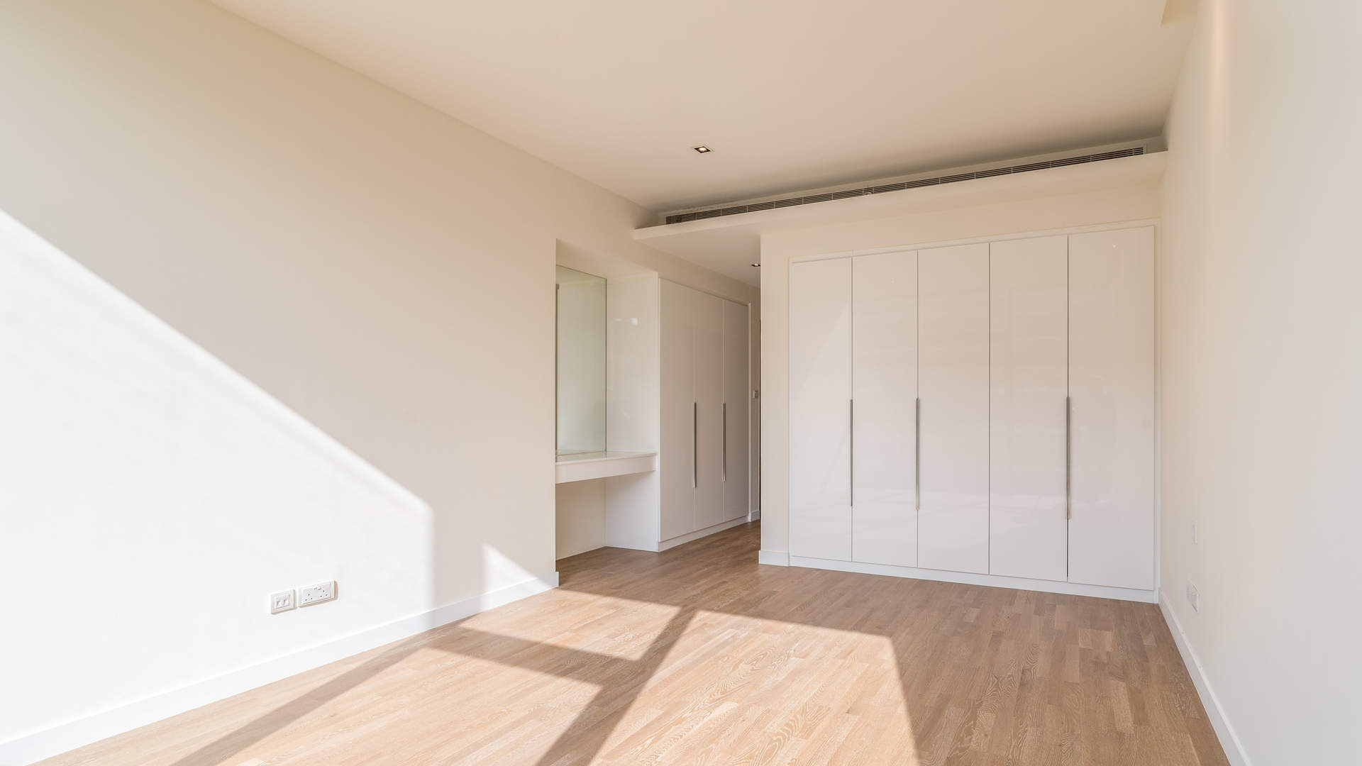 Bright living area in luxury 3-bed apartment, City Walk, Jumeirah, Building 1