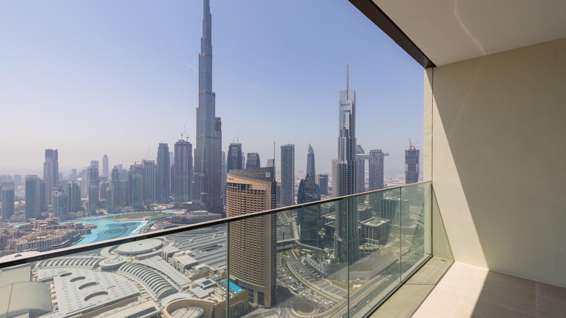 Spacious Downtown Dubai apartment with Burj Khalifa view, high floor, bright living area