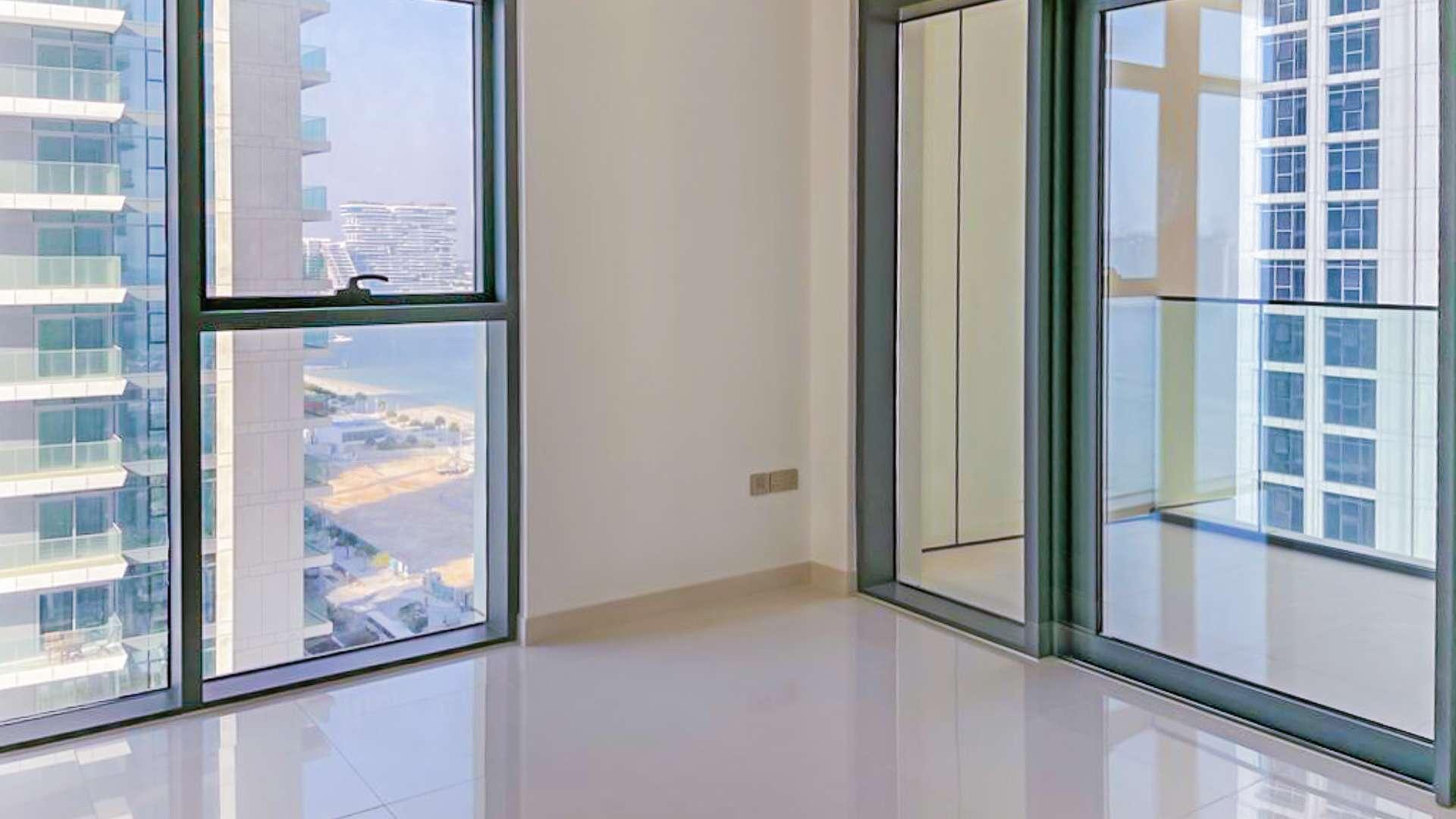 Modern kitchen in luxury 3-bedroom beachfront apartment, Emaar Beachfront, Dubai Harbour for sale