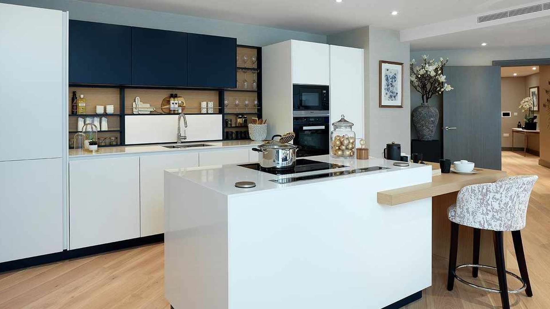 Elegant dining area in Chelsea Creek Fairwater House apartment for sale, LP01708