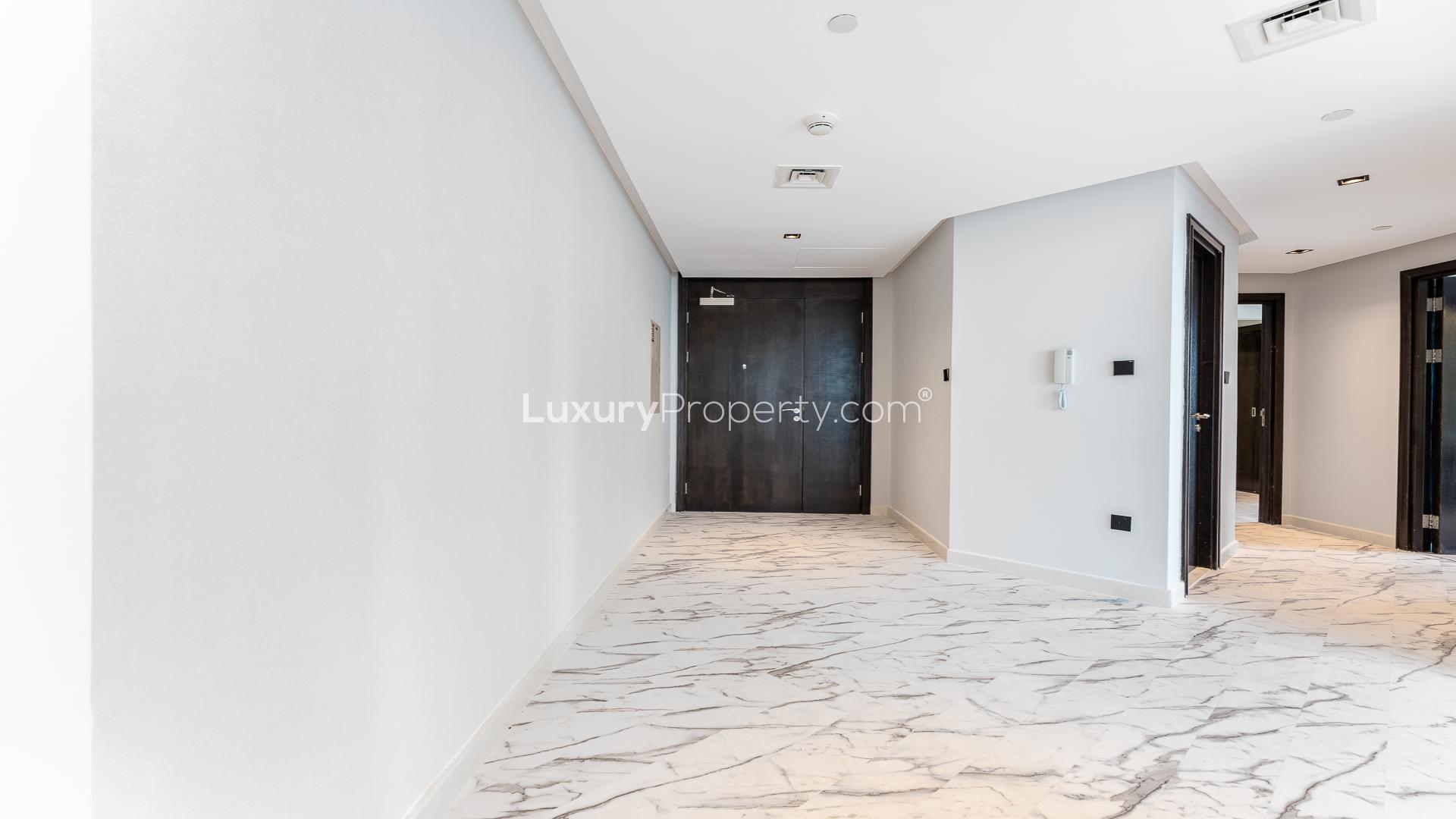 High-floor upgraded apartment interior with marble flooring, Dubai Marina, 23 Marina, LP44821
