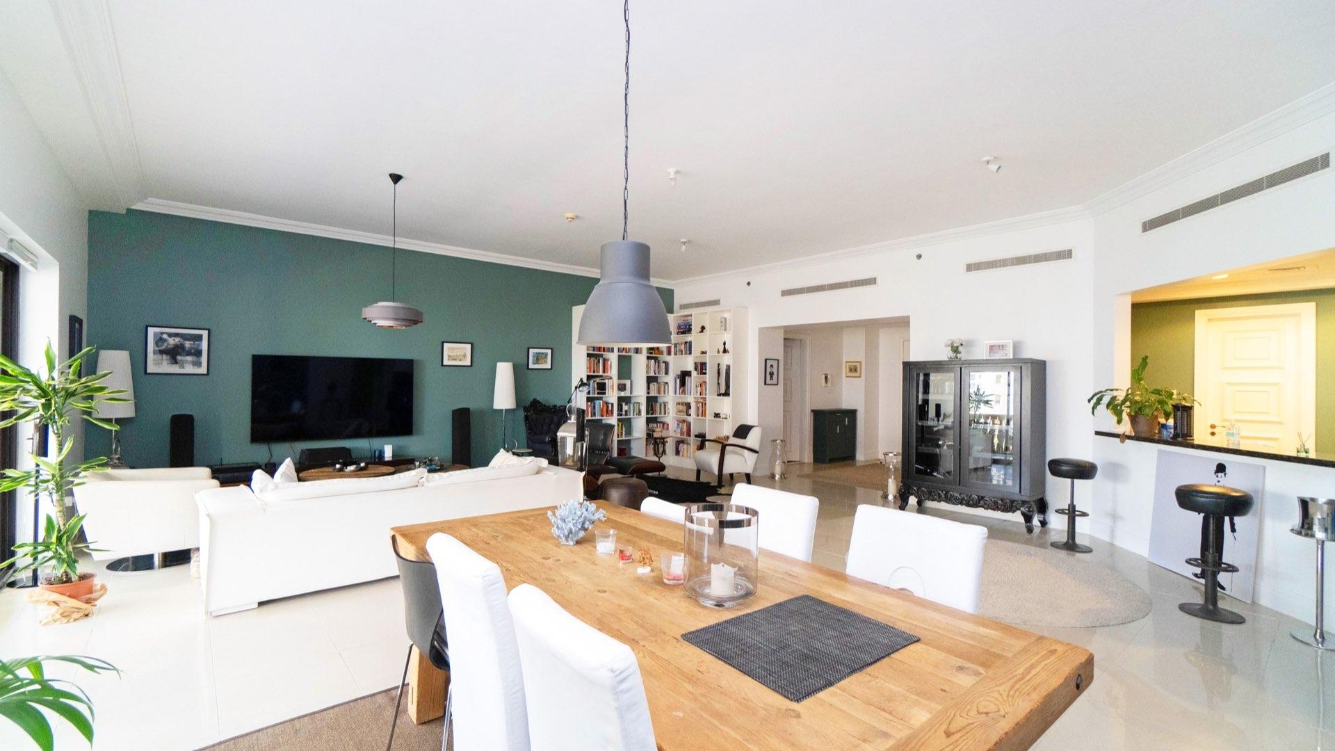 Outdoor terrace with seating, plants, and views in Golden Mile, Palm Jumeirah apartment