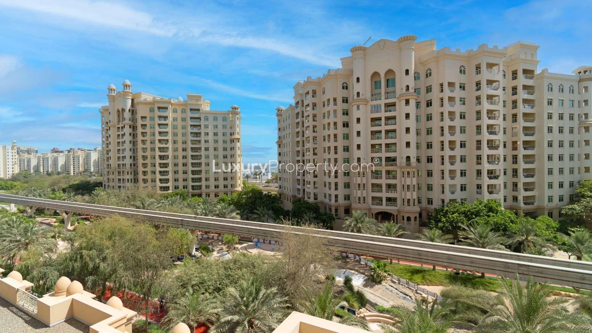 Modern living and dining area in 3-bedroom apartment, Golden Mile, Palm Jumeirah