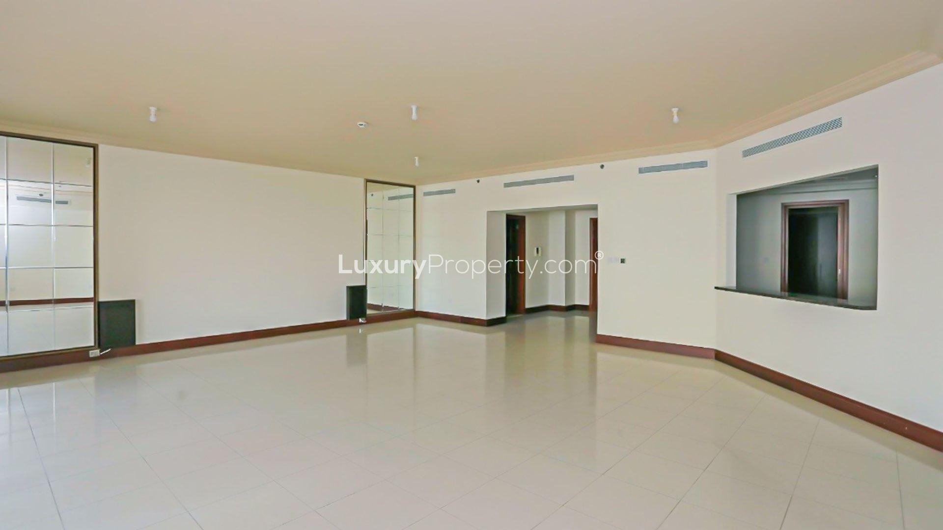 High-floor Palm Jumeirah apartment kitchen with modern cabinetry and spacious layout