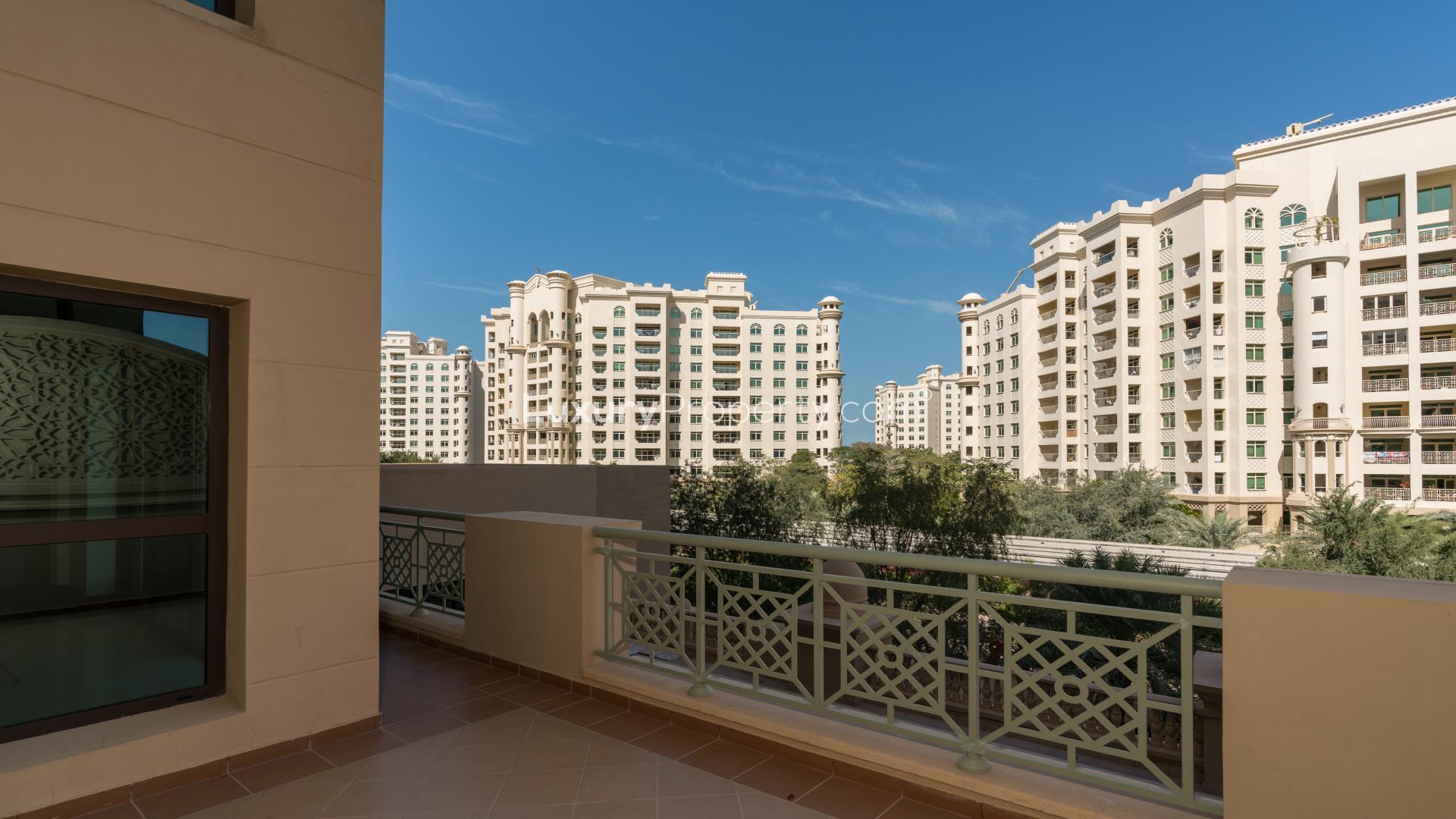 Spacious living room in Golden Mile apartment, Palm Jumeirah, with large windows and tiled floor
