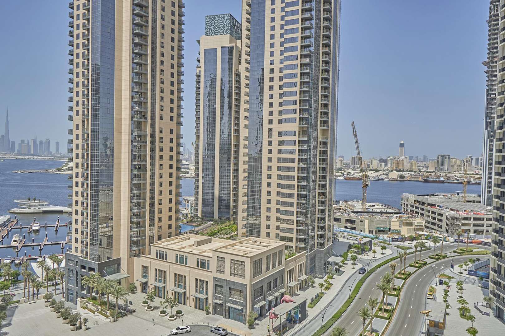 Modern kitchen in 3-bedroom apartment, Dubai Creek Harbour, Harbour Views 1, for rent
