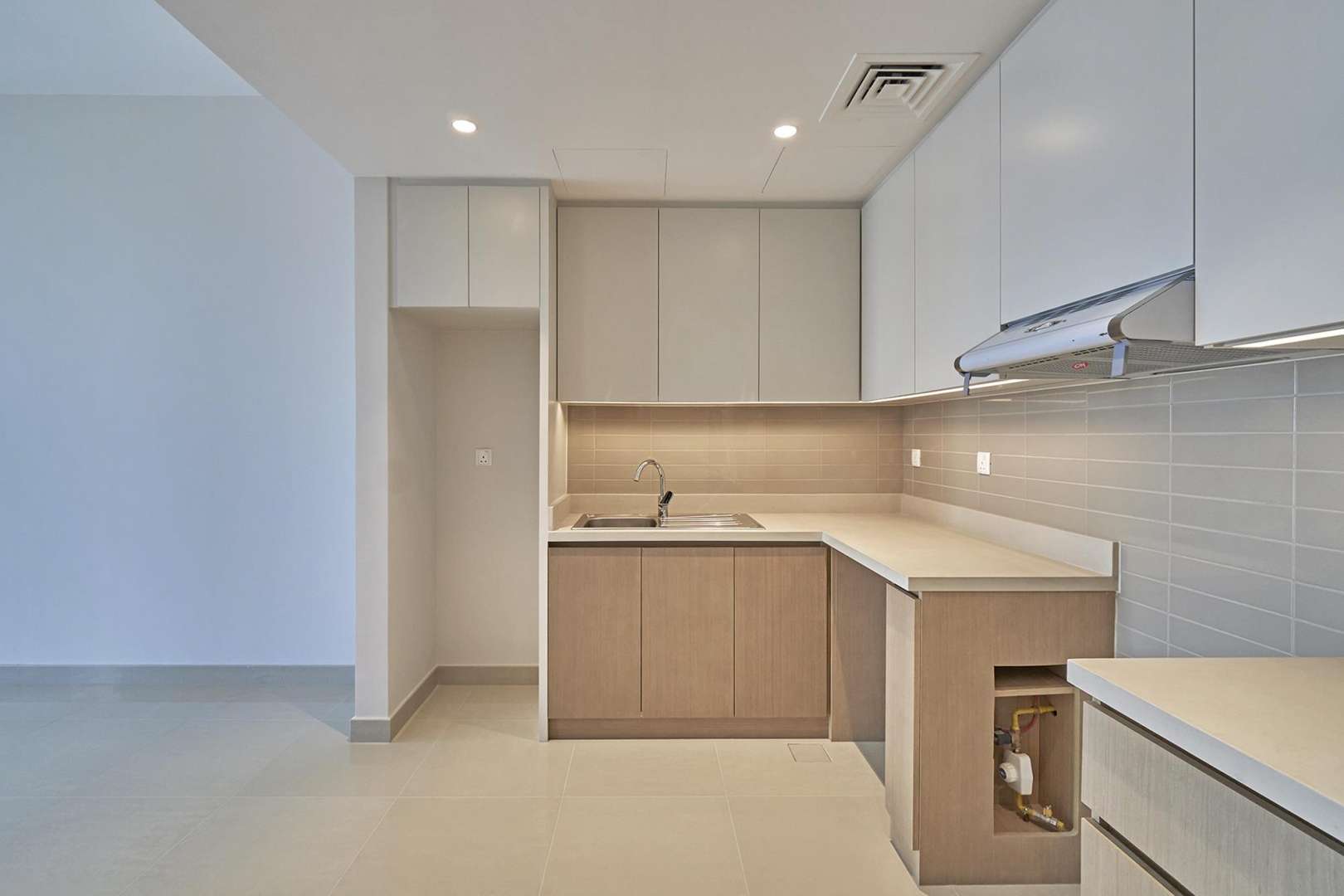 Modern Dubai Creek Harbour apartment with balcony, kitchen, and skyline views. Rent this 3-bedroom