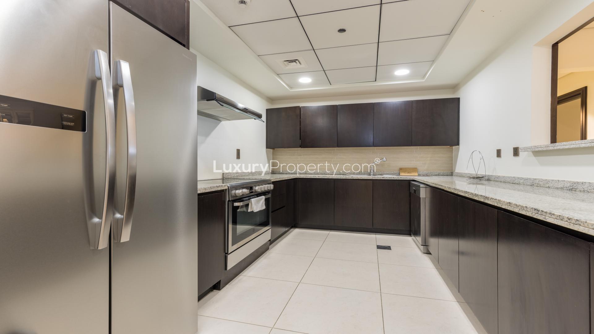 Fully furnished living room in 3-bedroom Palm Jumeirah apartment, Kingdom of Sheba, sea view