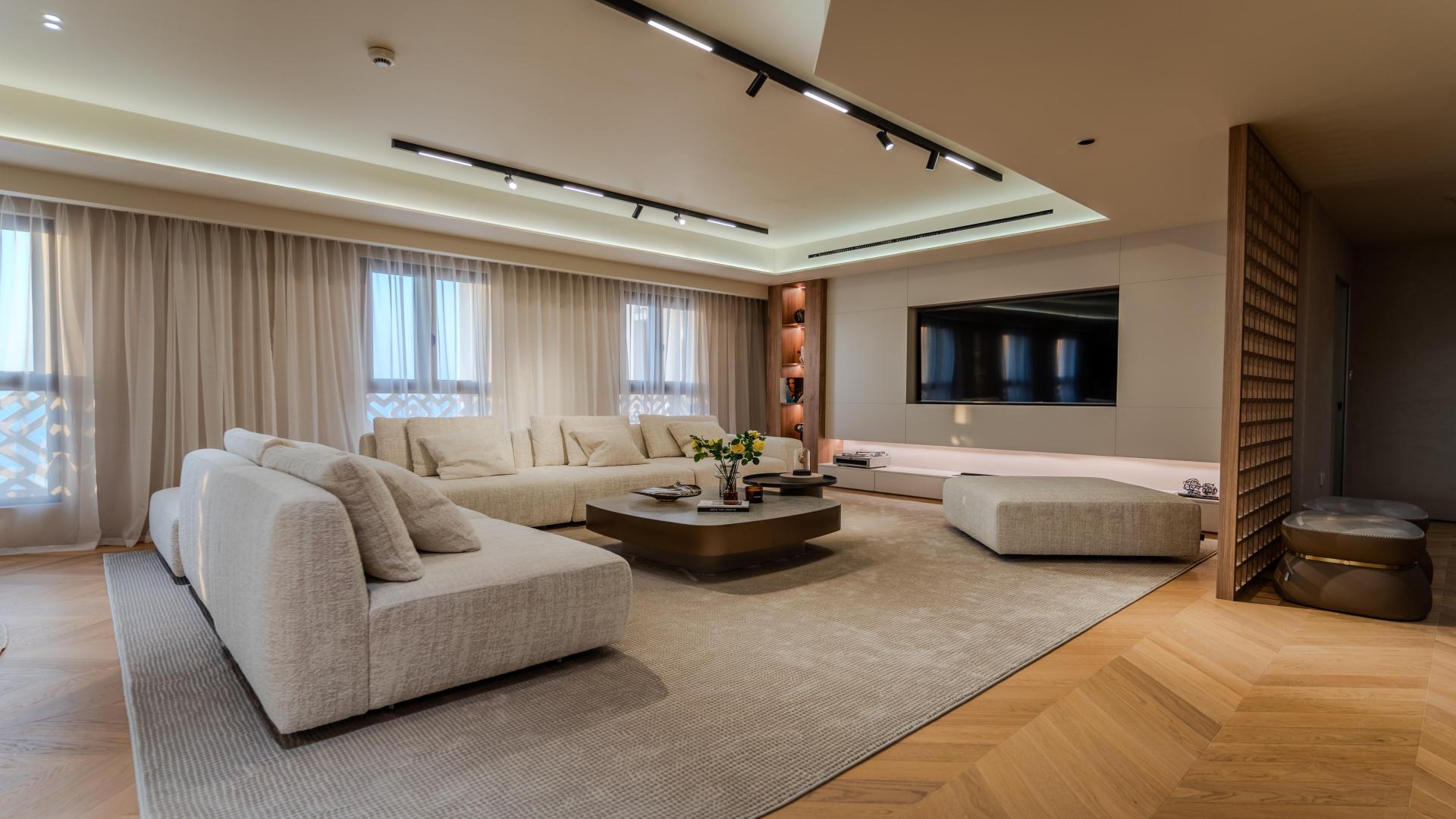Elegant living room in 3-bedroom sea view duplex, Palm Jumeirah, Kingdom of Sheba