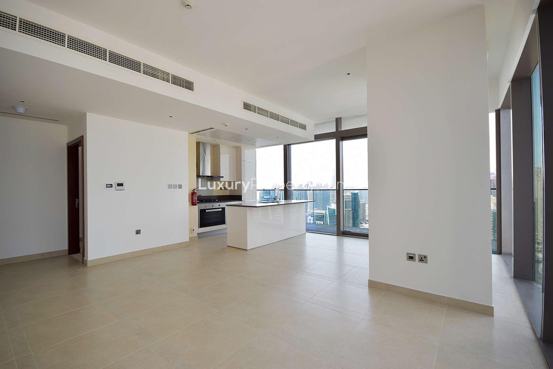 Luxurious bathroom in prime 3-bedroom waterfront apartment, Marina Gate, Dubai Marina for sale