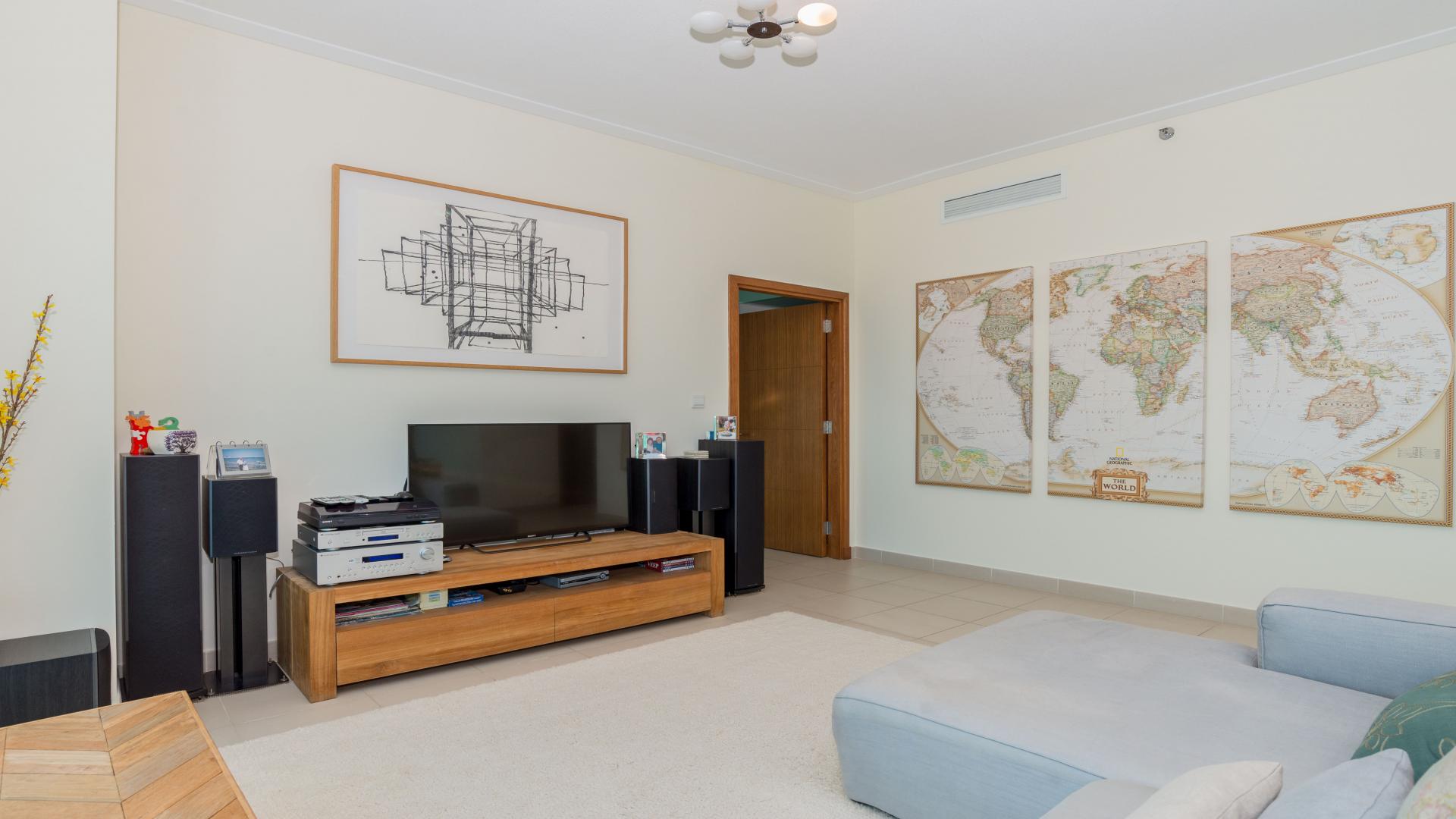 High-floor apartment view of Dubai Marina skyline and yachts, Marina Promenade