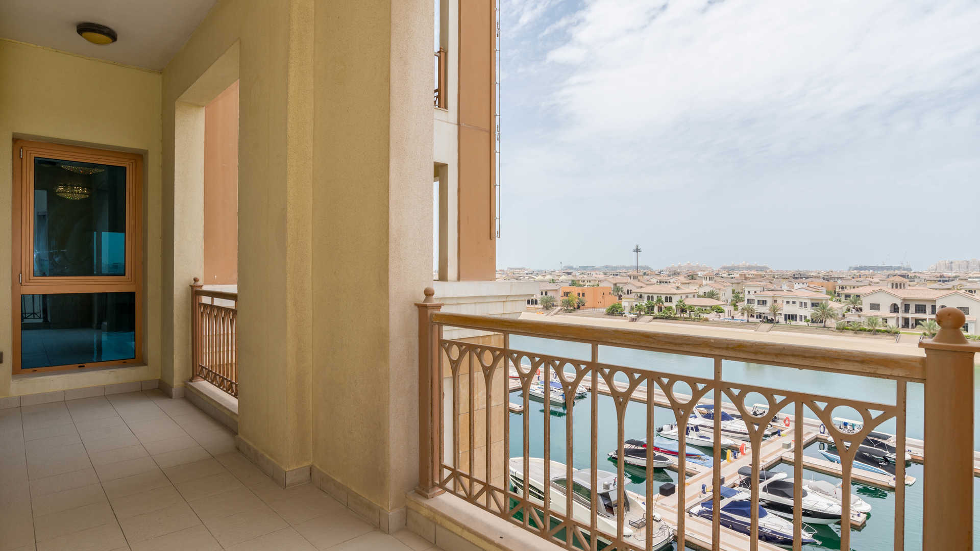 Empty living room with wooden floors in Marina Residences apartment, Palm Jumeirah for sale