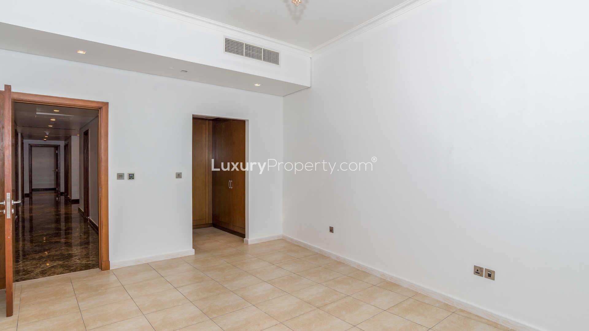 Spacious living room with marble flooring in Marina Residences 3, Palm Jumeirah apartment