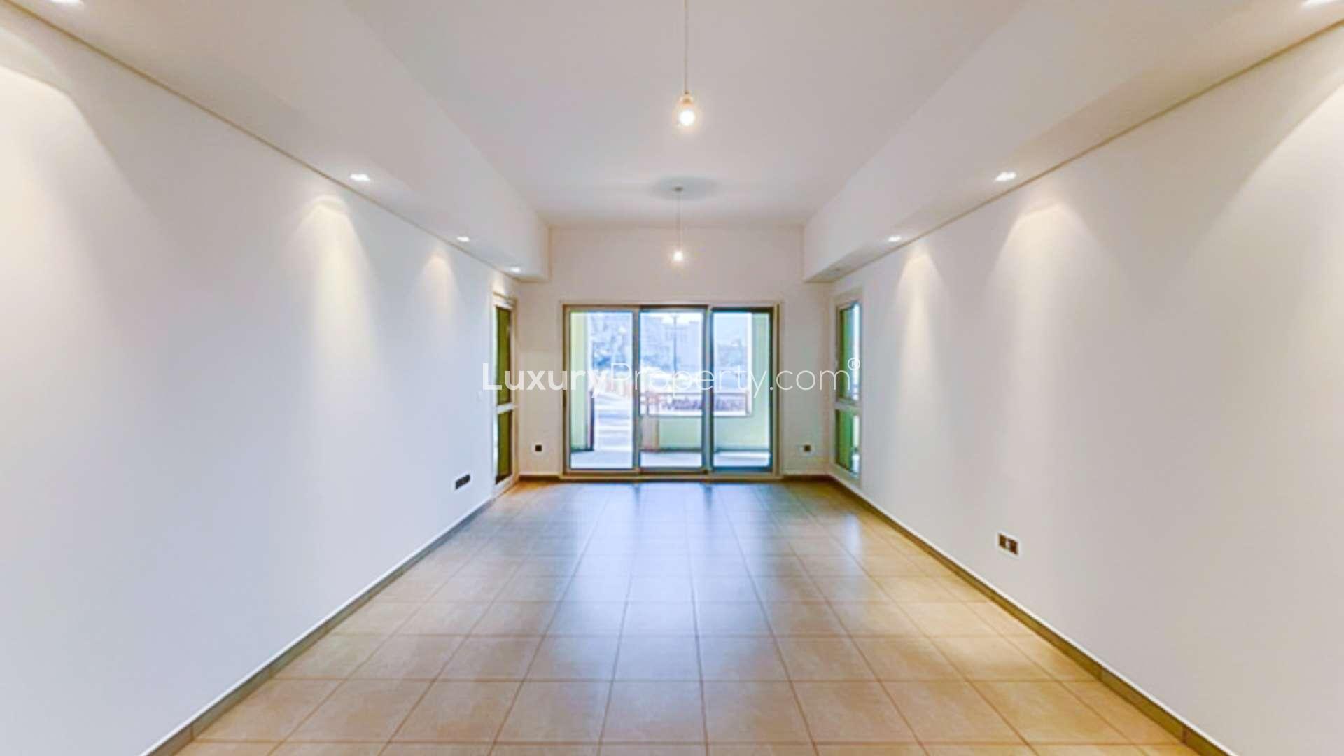 Spacious living room in Palm Jumeirah Marina Residences apartment for sale, LP10879