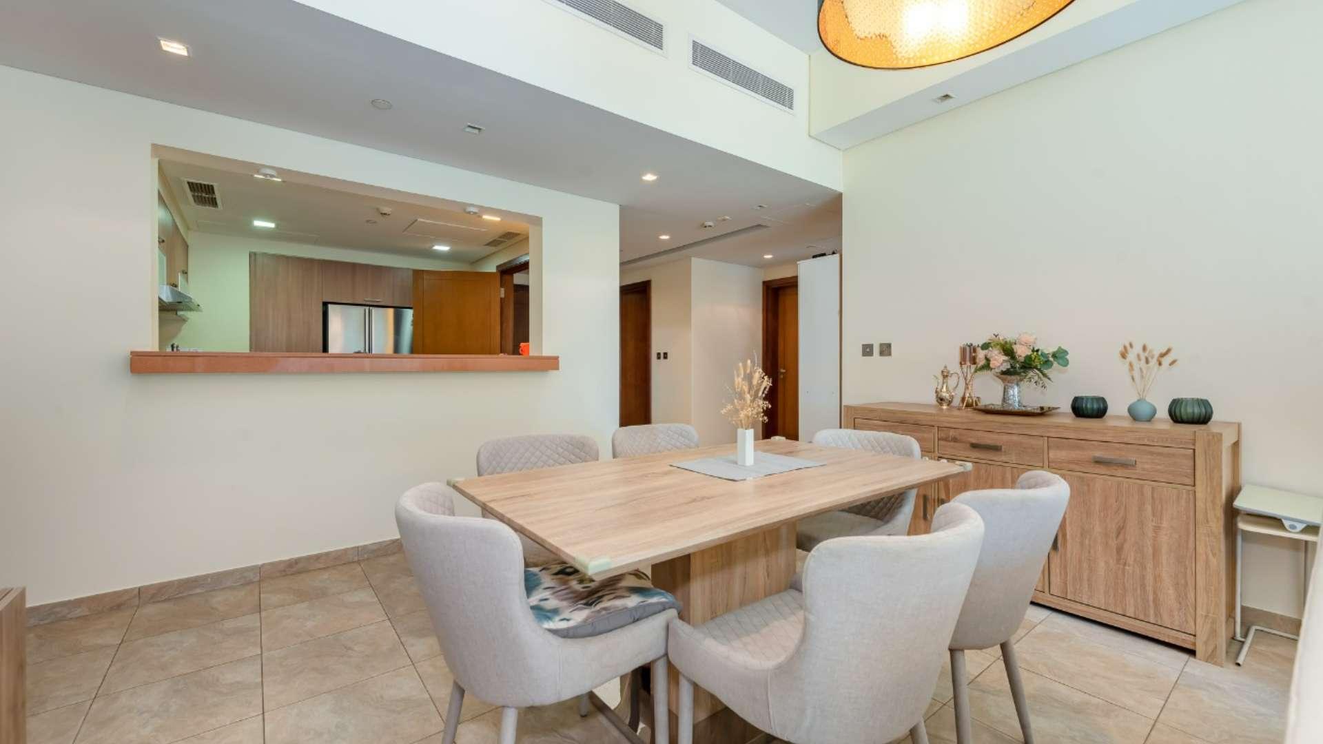 Dining and living area in Marina Residence apartment, Palm Jumeirah, with modern decor