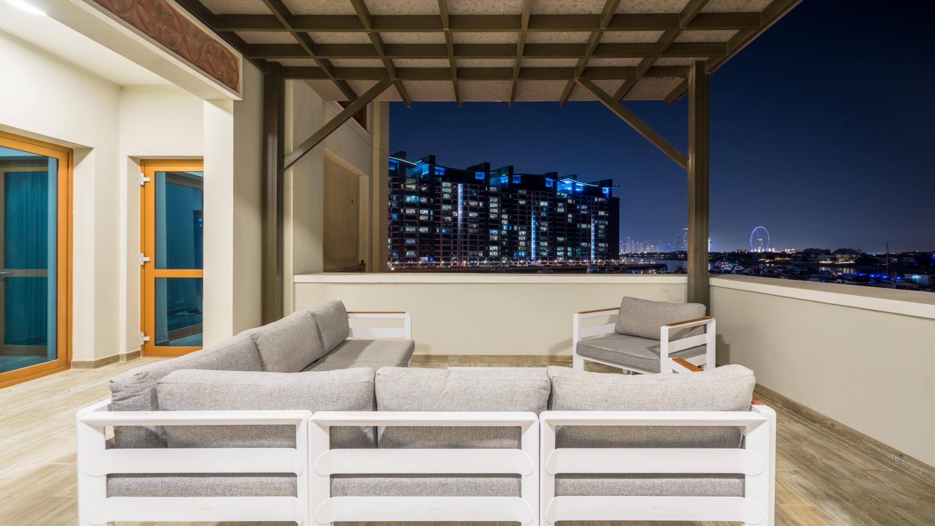 Luxurious Palm Jumeirah apartment with marina view, Ain Dubai and Atlantis in background