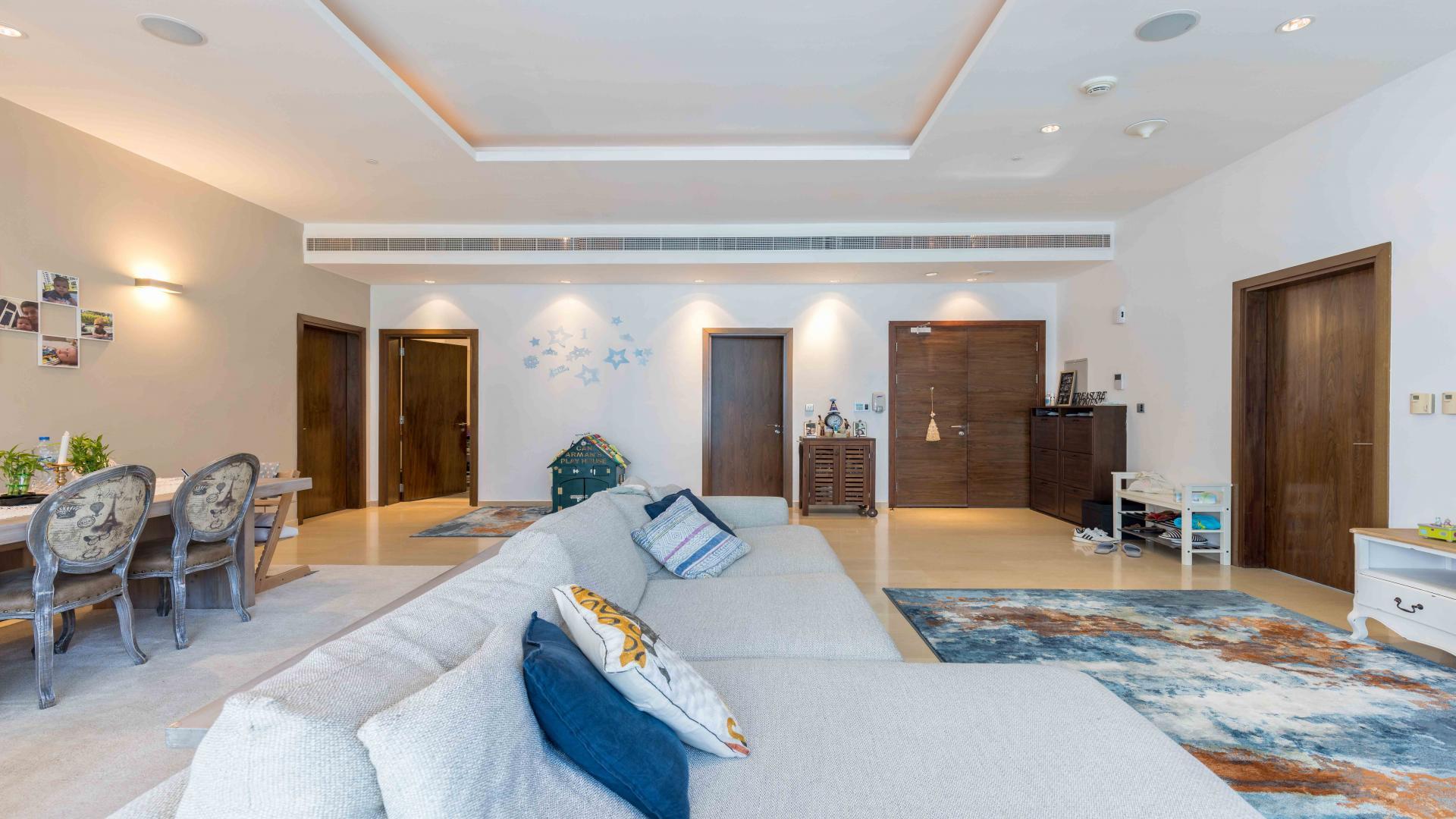 Modern living room in Palm Jumeirah apartment with sea views, LP13618 for sale