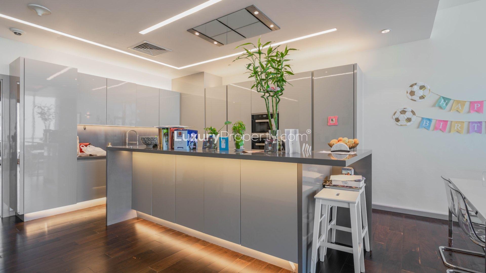 High-floor apartment living room with ocean view, Palm Jumeirah Oceana, 3-bedroom for sale