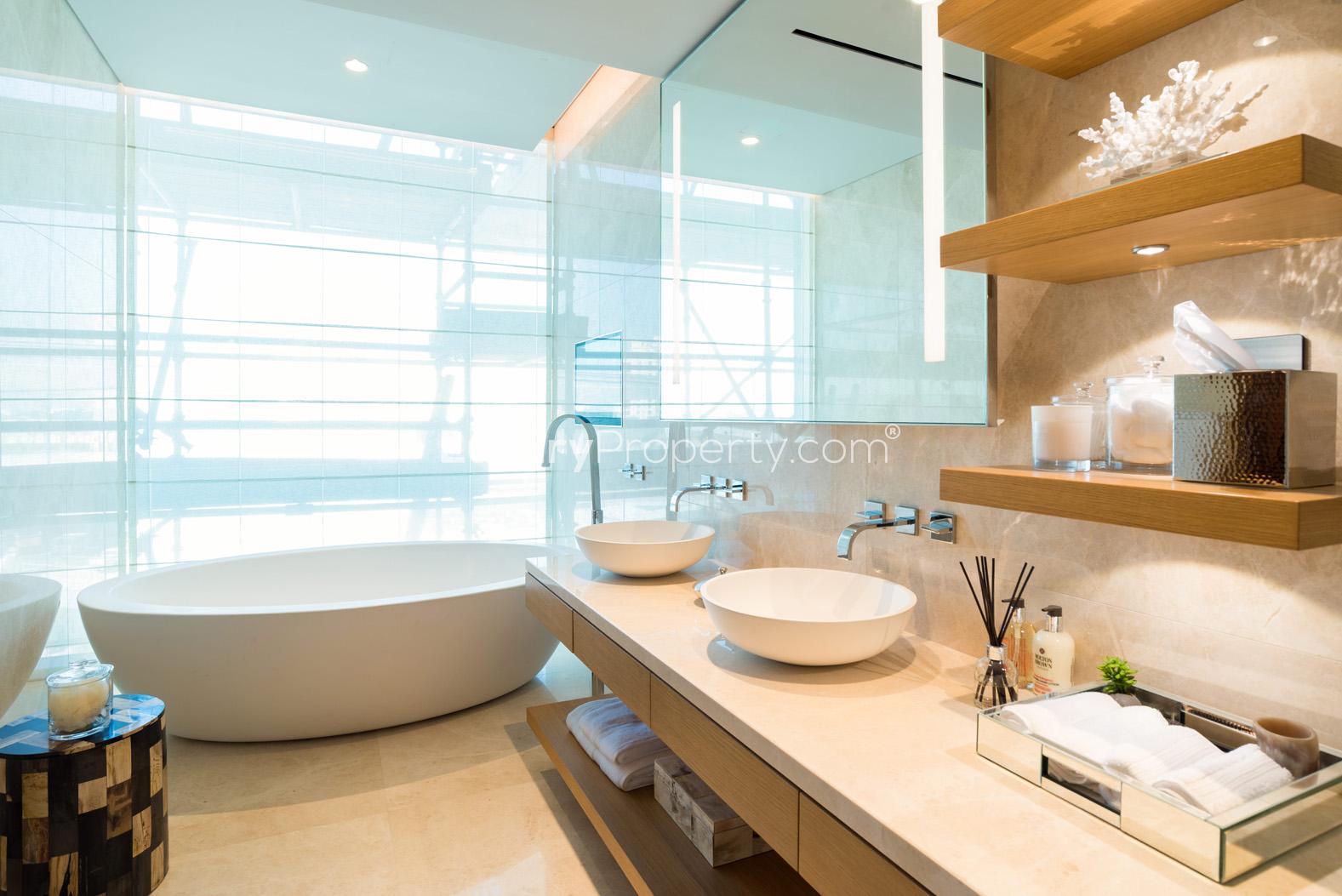 Luxurious bathroom with modern fixtures in One Palm, Palm Jumeirah apartment for sale