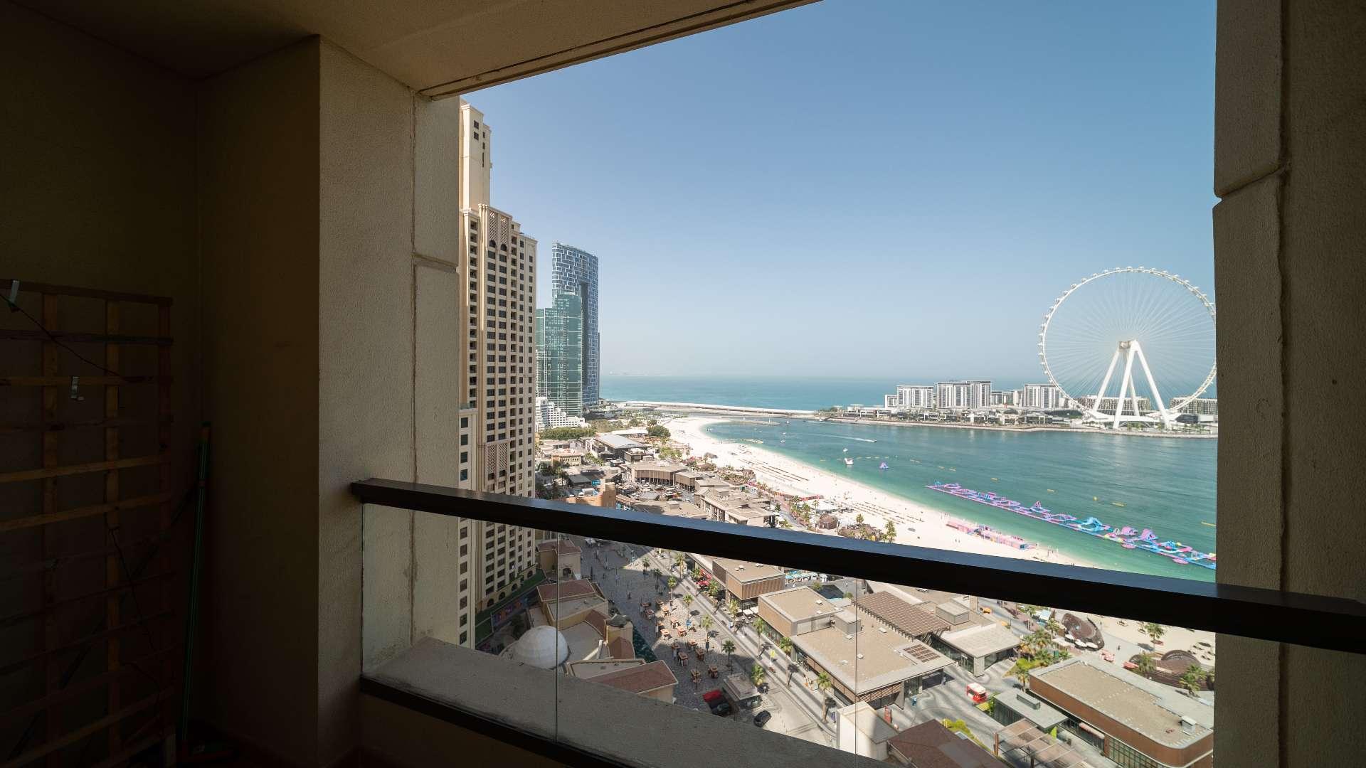 Luxurious living room in upgraded 3-bedroom apartment, Rimal 2, JBR, with sea view