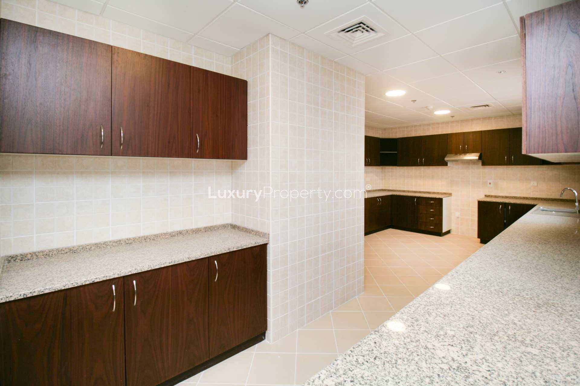 Spacious kitchen in luxury 3-bedroom beachfront duplex, Sarai Apartments, Palm Jumeirah