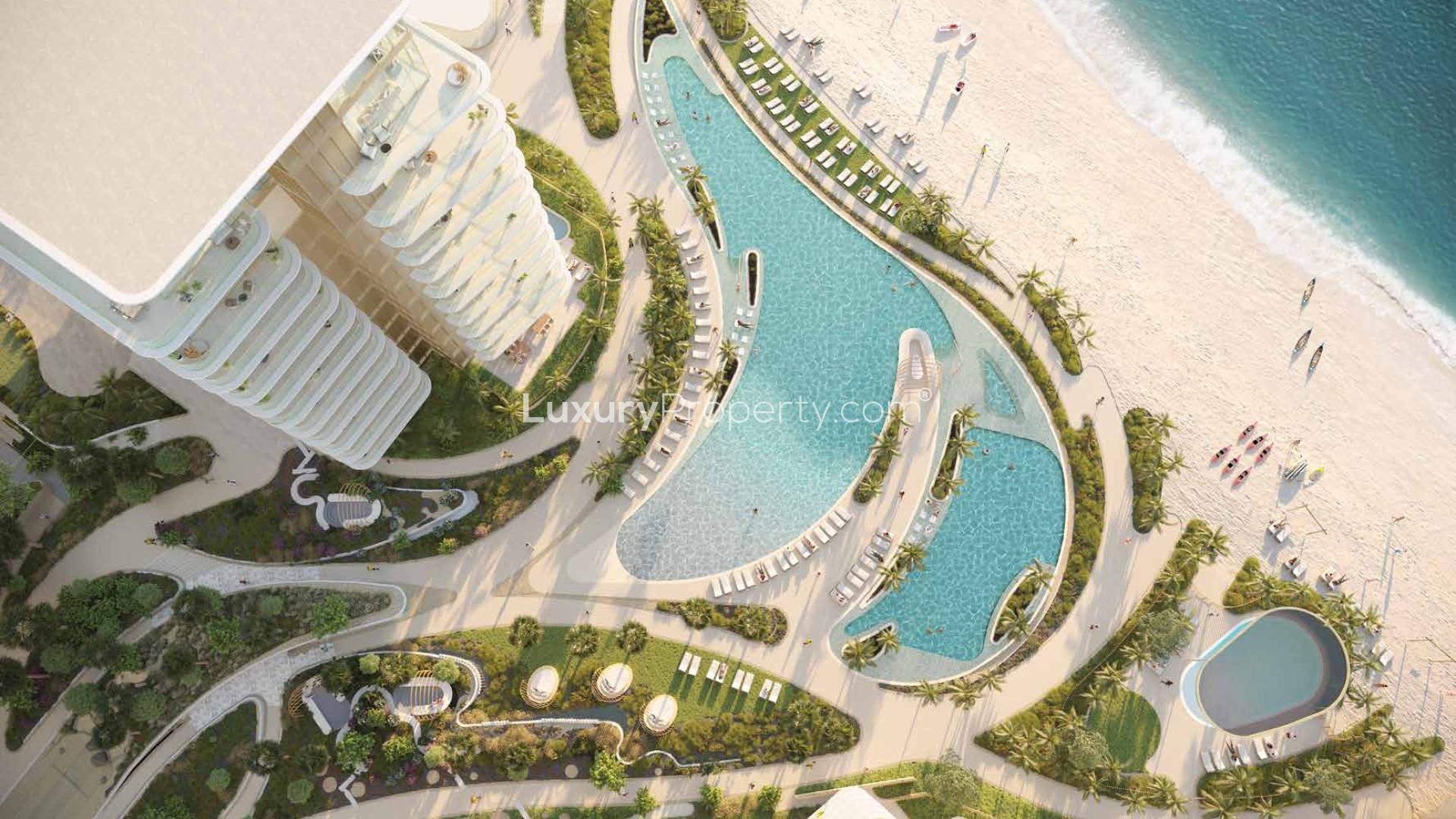 Outdoor recreational area with tennis court in Serenia Living, Palm Jumeirah apartment complex