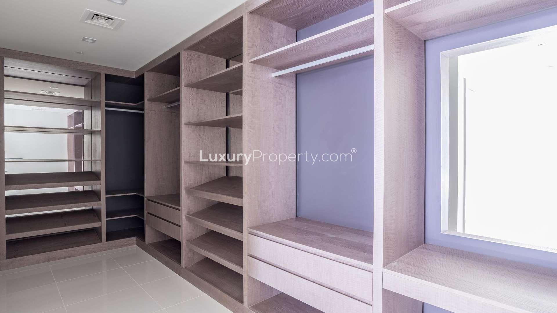 Spacious walk-in closet in luxury apartment, Serenia Residences, Palm Jumeirah, for sale