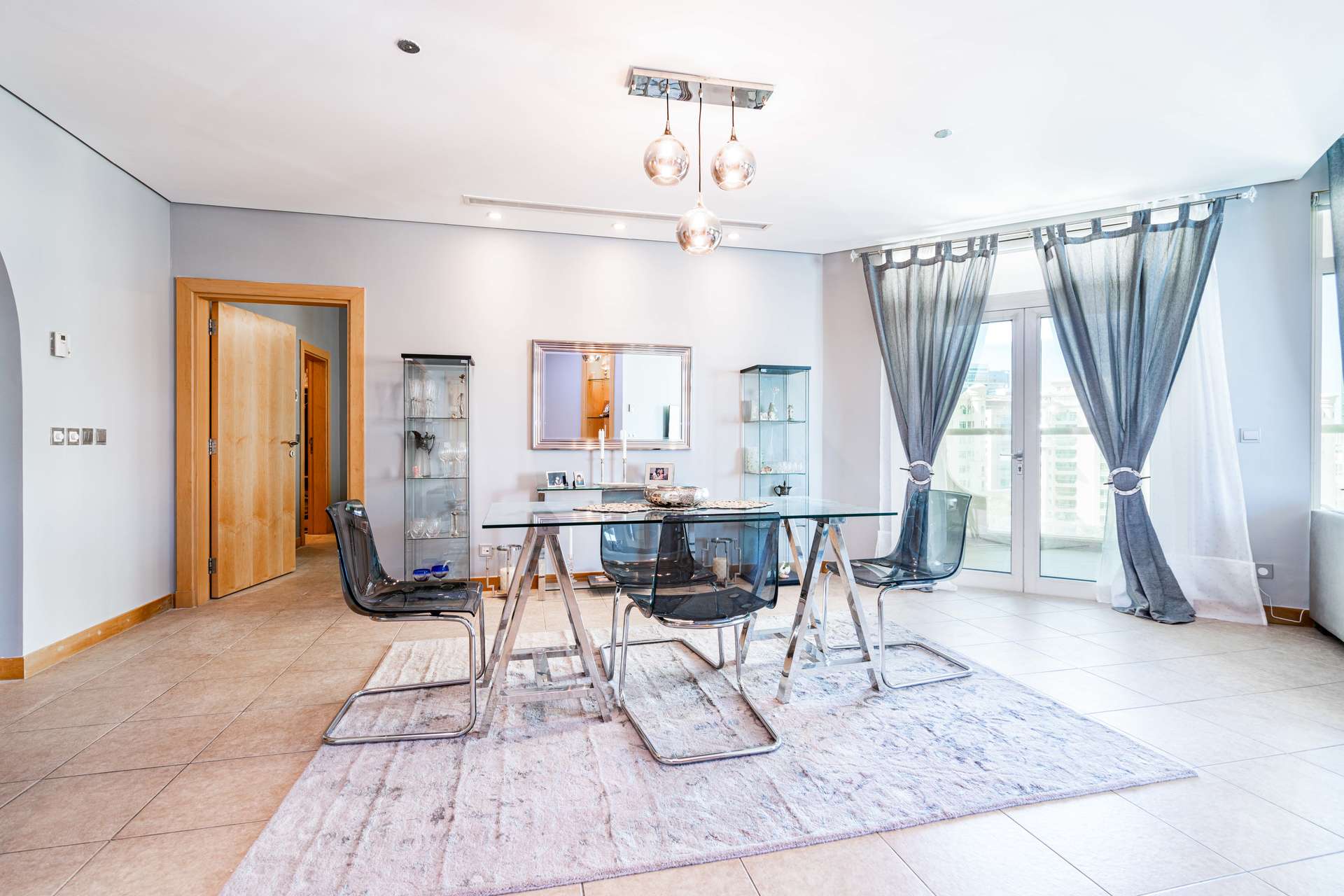 Three-bedroom apartment interior with sea view, Al Nabat, Shoreline Apartments, Palm Jumeirah