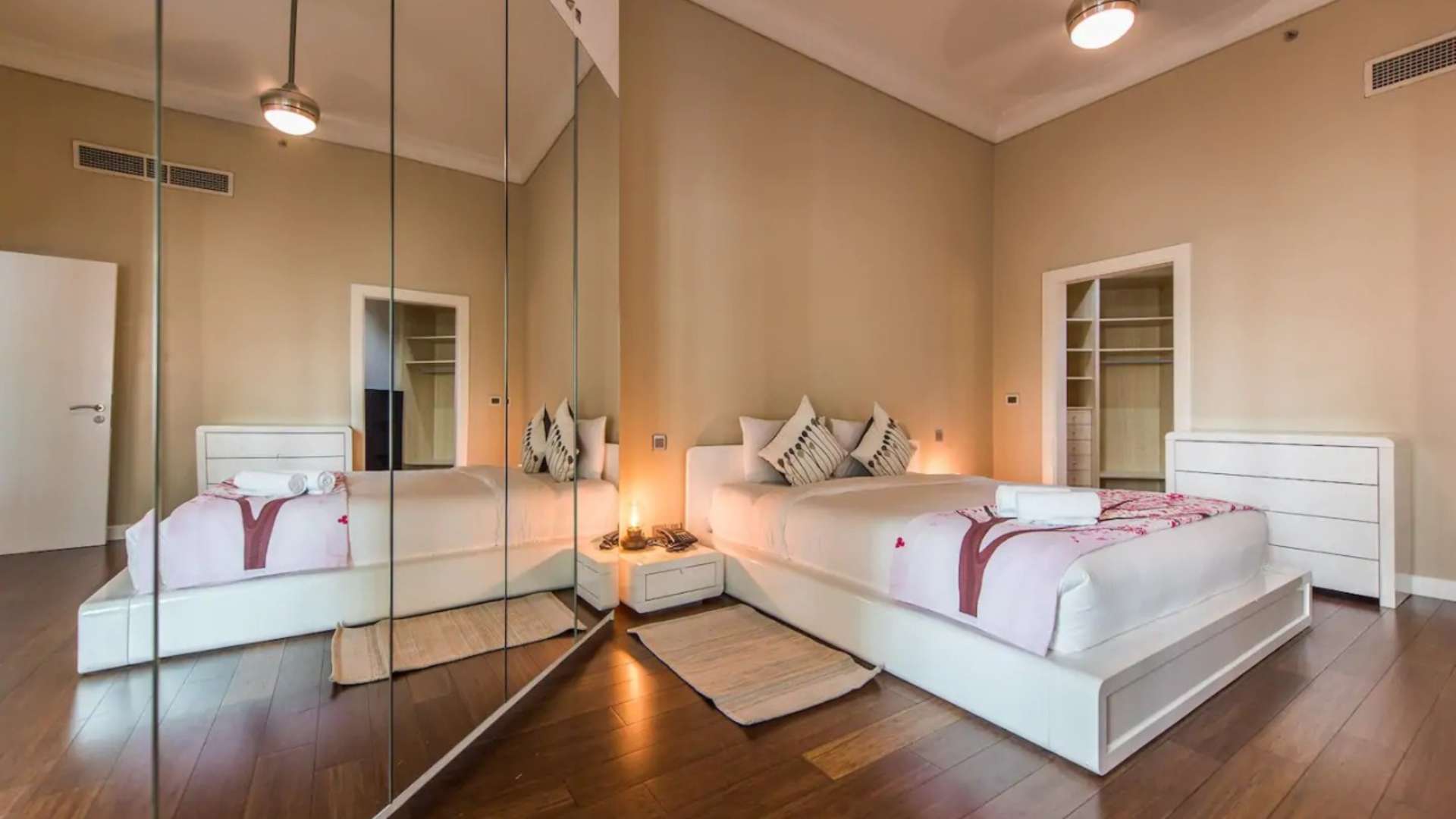 Spacious dining area in upgraded 3-bedroom apartment, Shoreline Residences, Palm Jumeirah