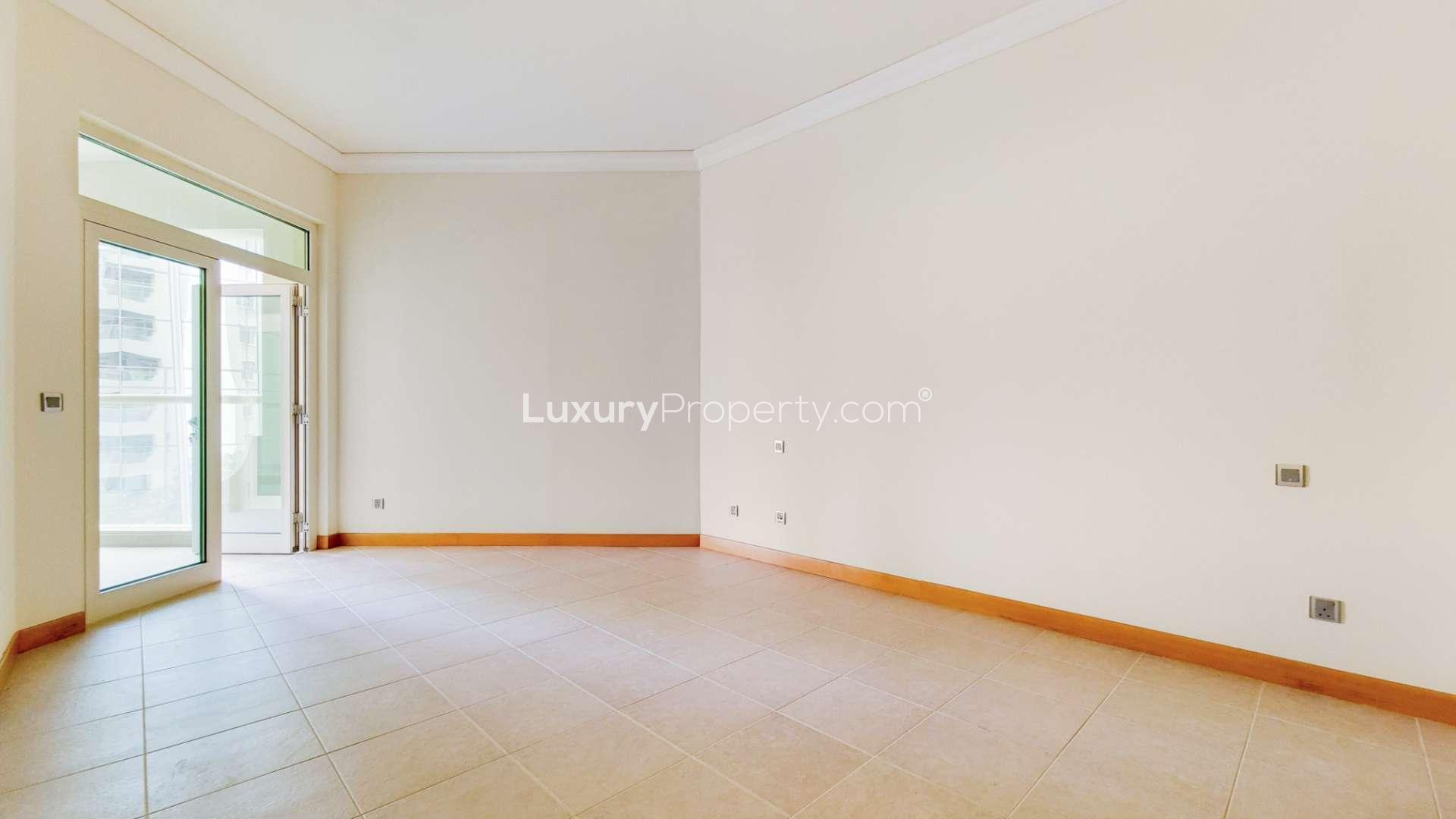 Spacious living room in Shoreline Apartment, 3-bedroom, Palm Jumeirah, for sale