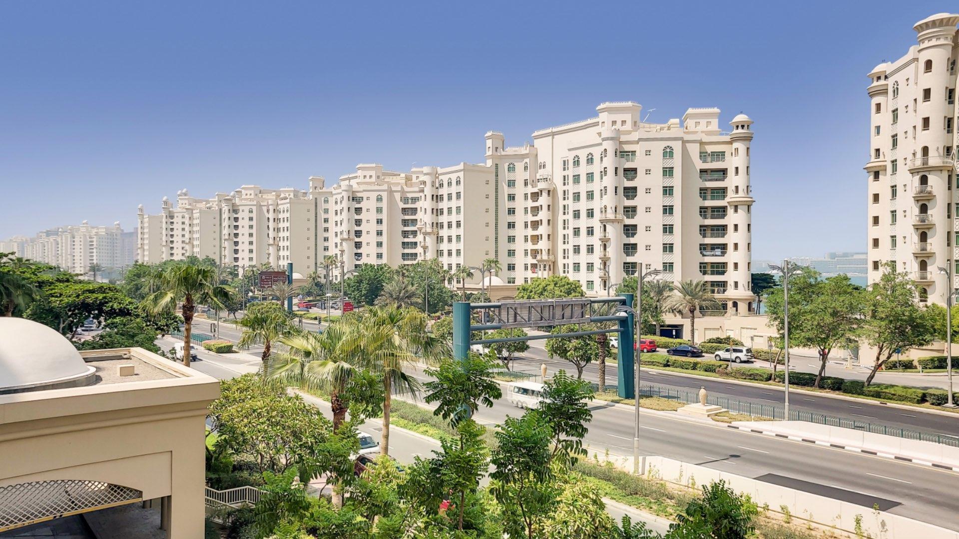 Bright, spacious living area in upgraded Palm Jumeirah Shoreline Apartment for sale