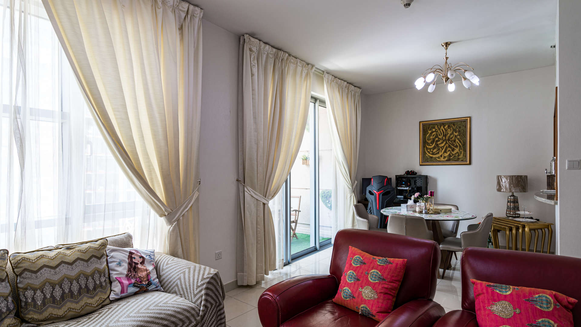 Luxurious bathroom with marble countertop in Downtown Dubai apartment, Standpoint Towers