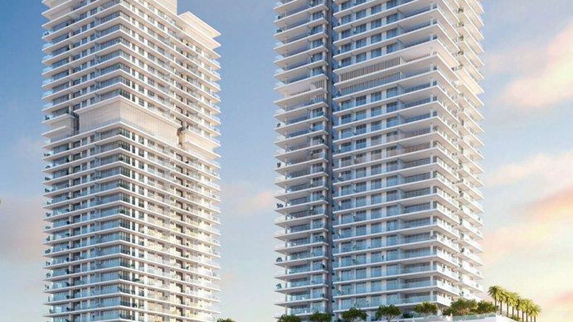 Aerial view of Emaar Beachfront, Dubai Harbour with pristine beach and turquoise waters