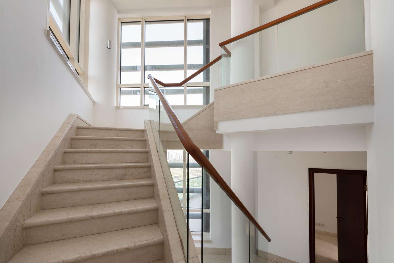 Spacious living area in 3-bed duplex penthouse, Emaar 6, Dubai Marina for rent