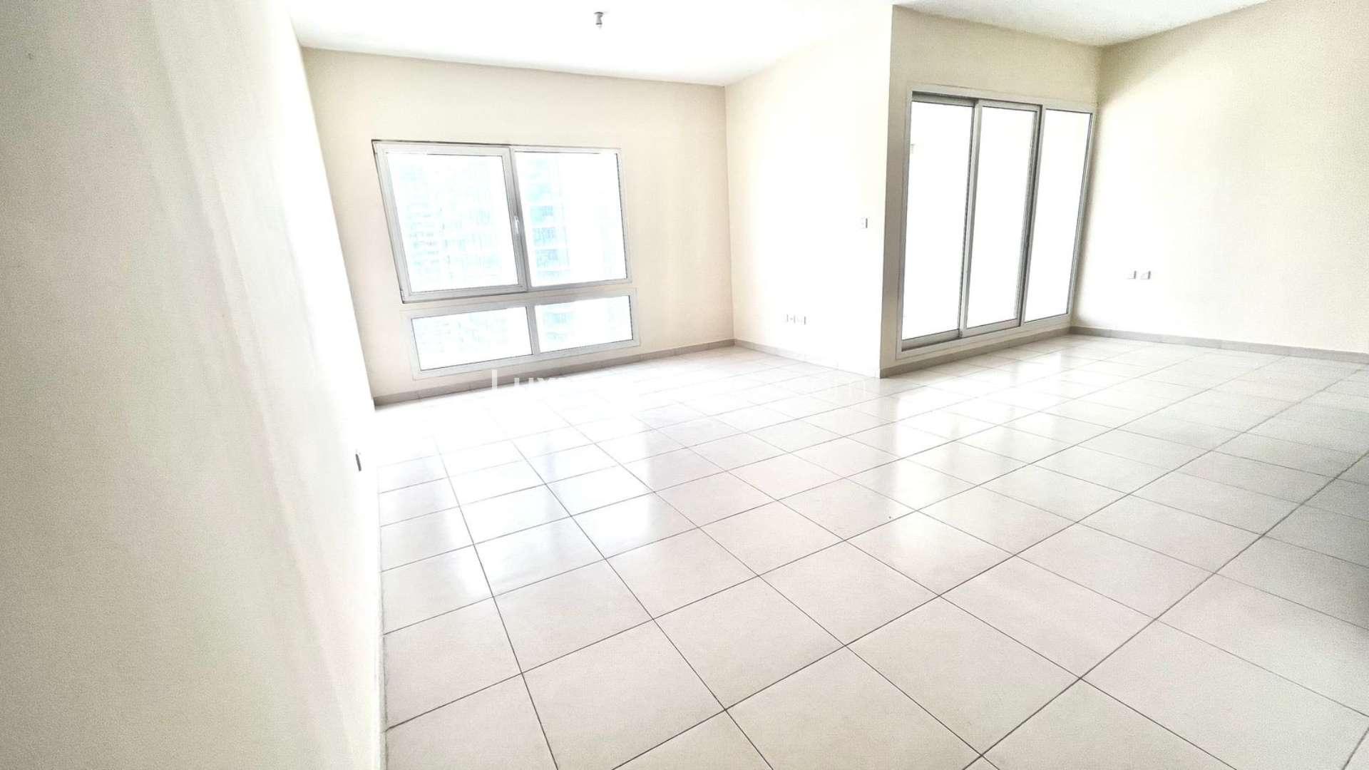 Bright, spacious living area in Marina View Penthouse, Dubai Marina, with large windows