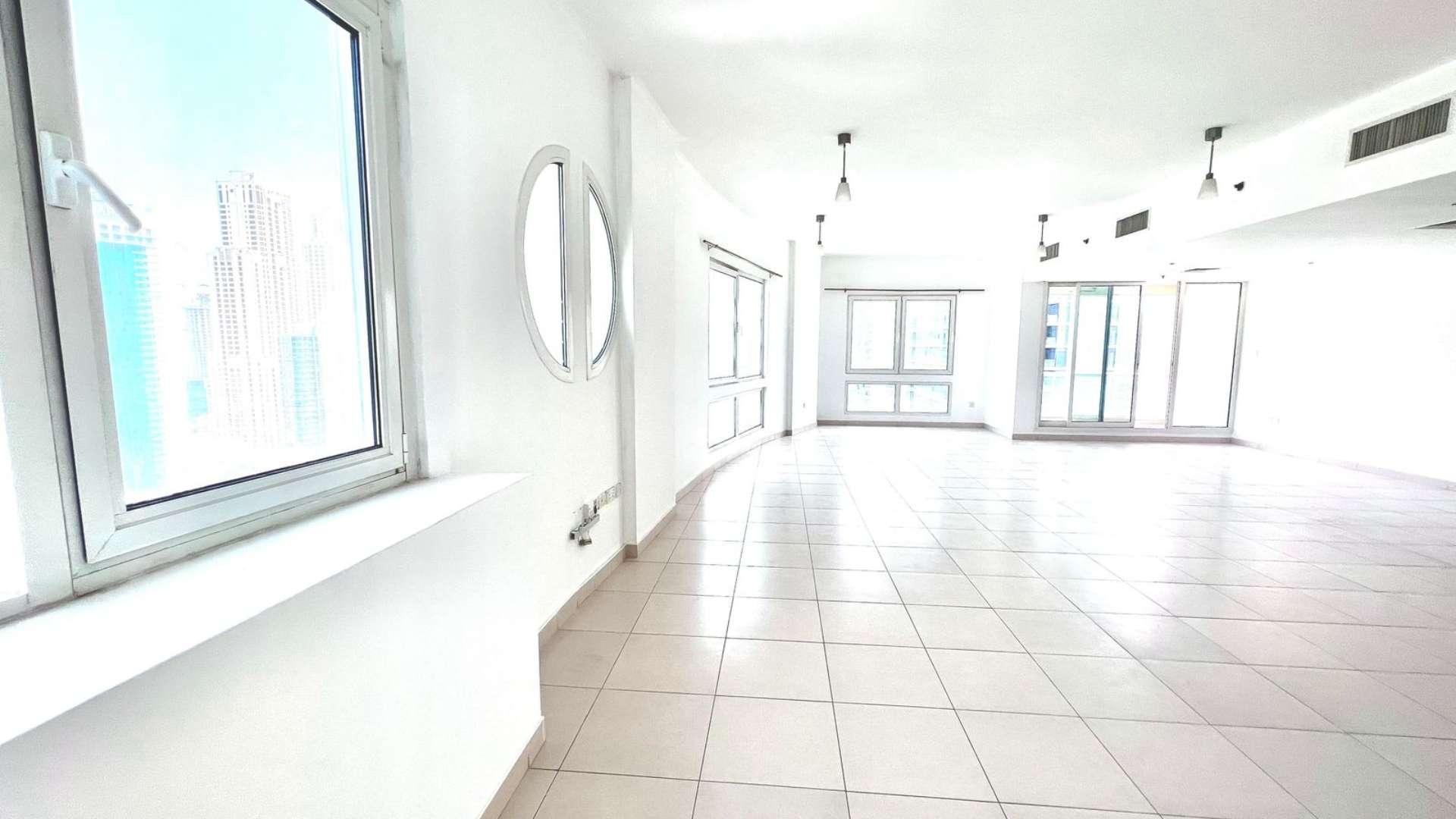 Spacious living area in 3-bedroom Marina View penthouse for rent, Dubai Marina