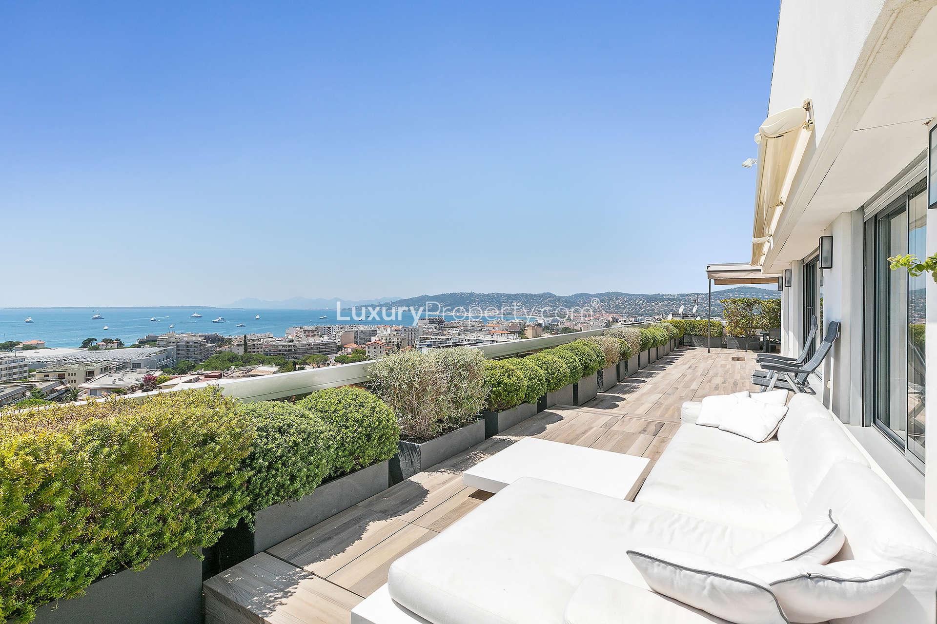 "Modern Antibes penthouse dining area with sea view, French Riviera luxury property.",Luxurious penthouse terrace with stunning sea views in Antibes, French Riviera