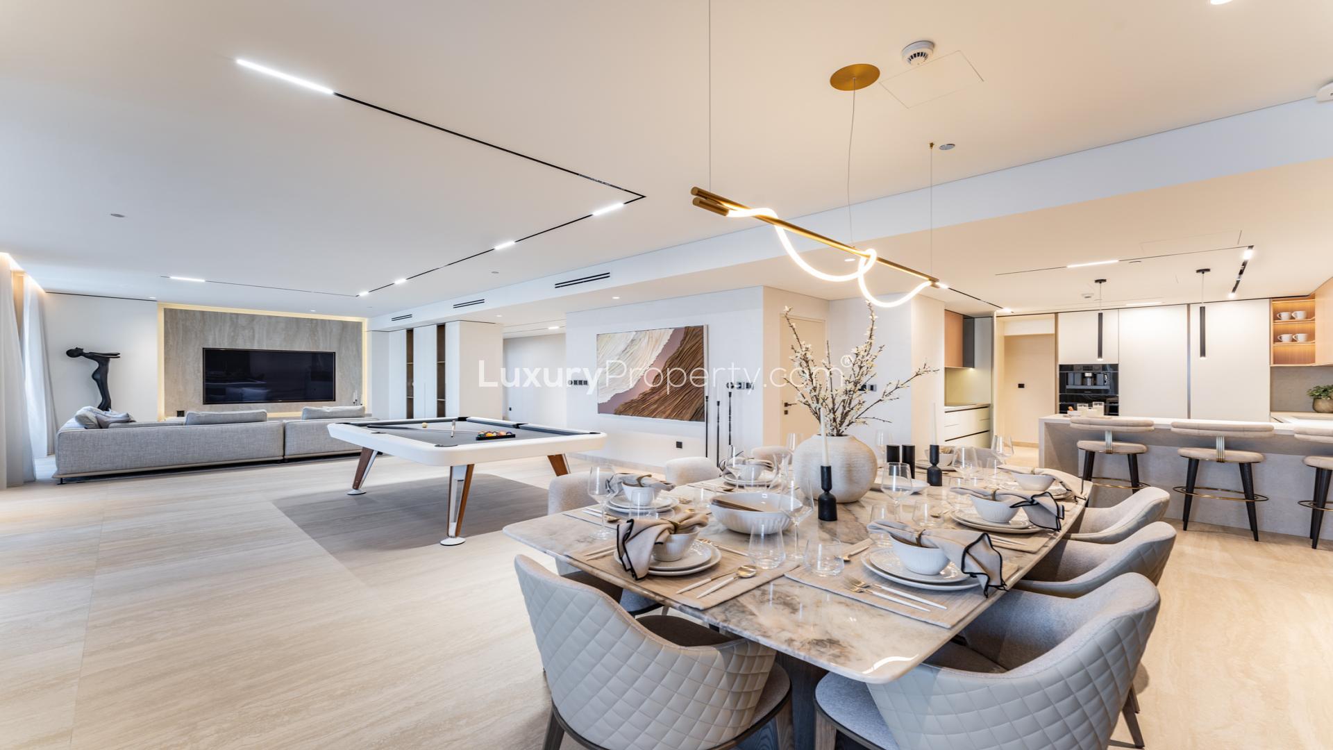 Luxurious penthouse terrace with pool and stunning sea view in Palm Jumeirah