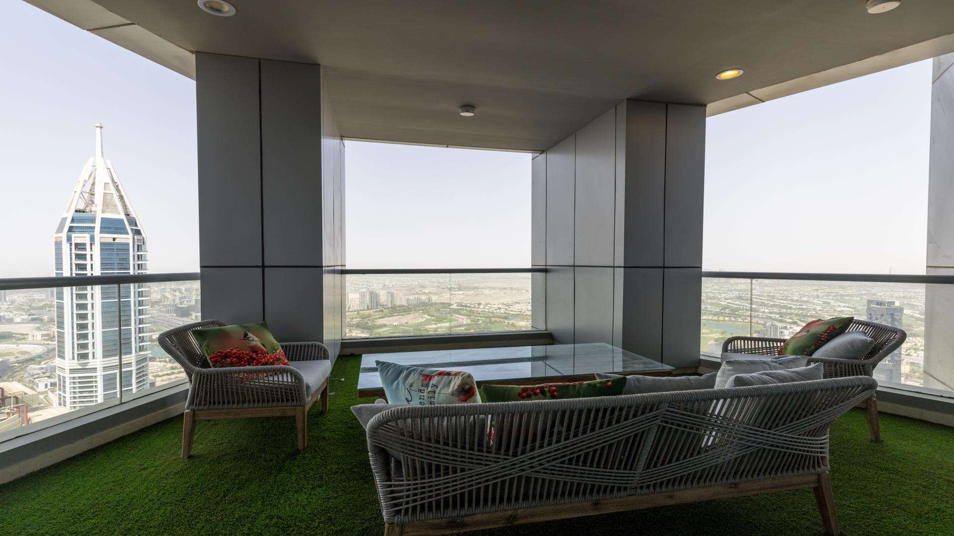 Penthouse view of Dubai Marina and Palm Jumeirah from The Torch, 3-bedroom property